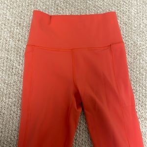 Vuori Studio Pocket Legging in Grapefruit